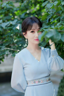 迈开腿吃草莓方法